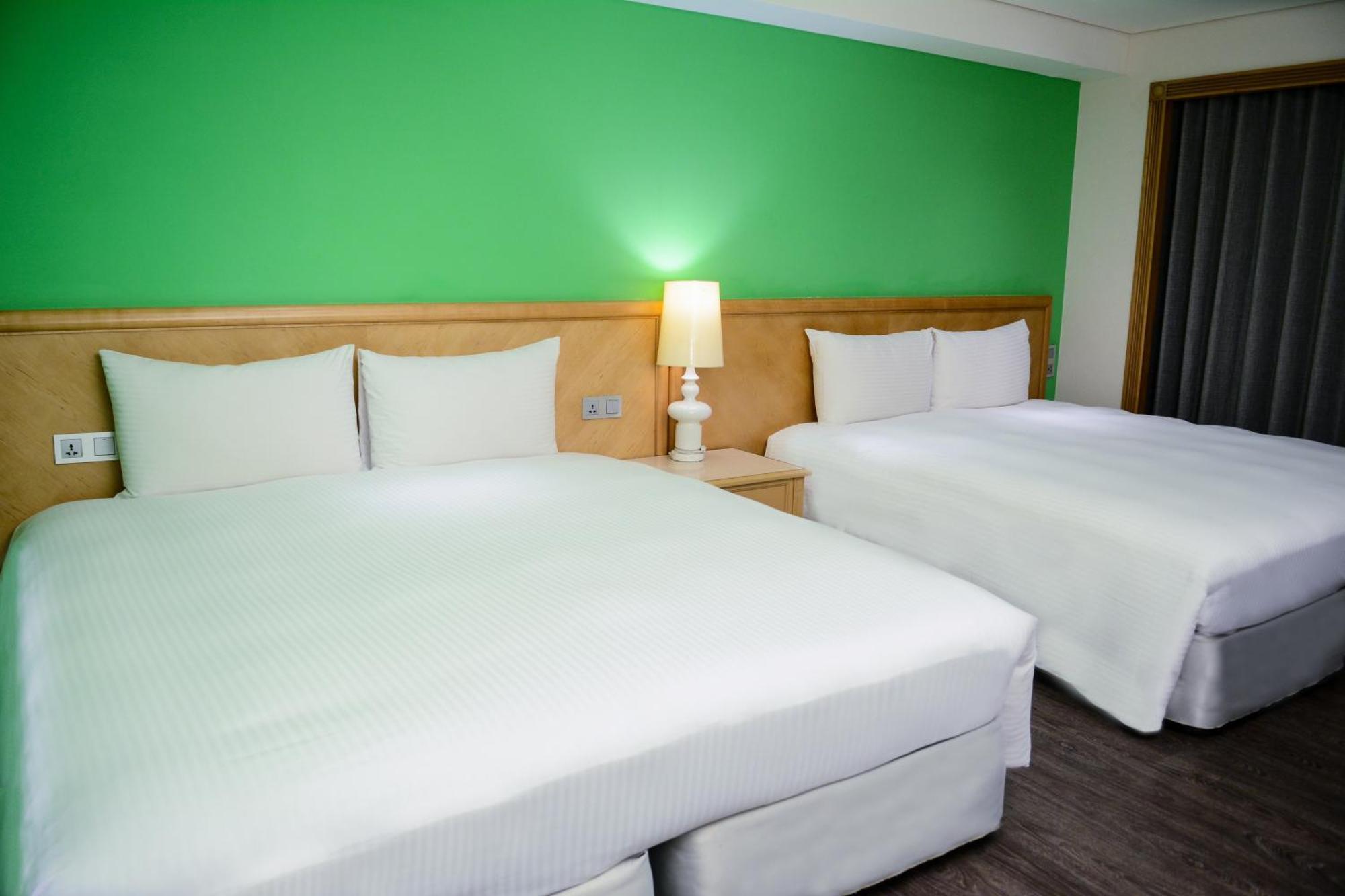 Green World Triple Beds Taipei Exterior photo