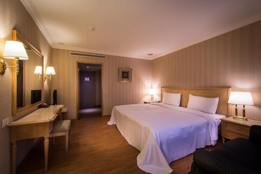 Green World Triple Beds Taipei Exterior photo