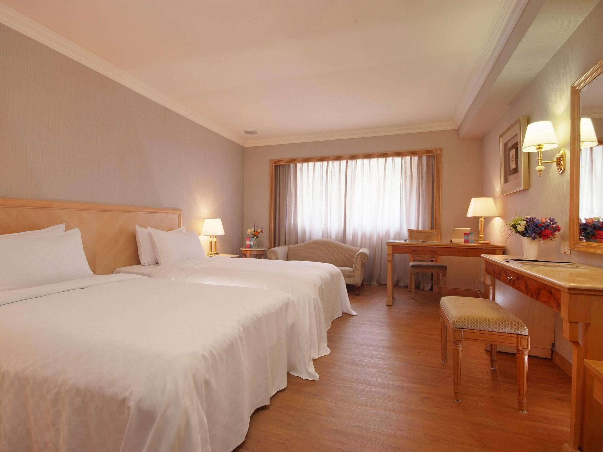Green World Triple Beds Taipei Exterior photo