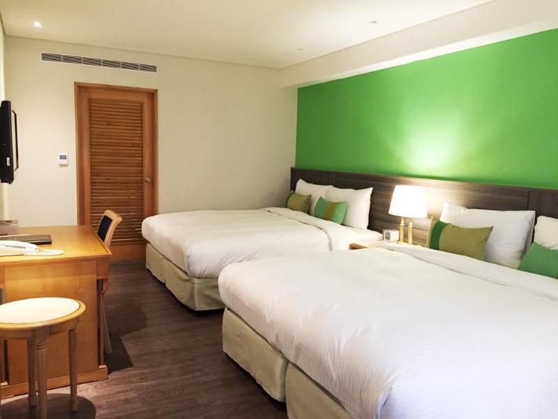 Green World Triple Beds Taipei Exterior photo