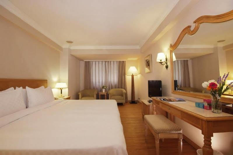Green World Triple Beds Taipei Exterior photo