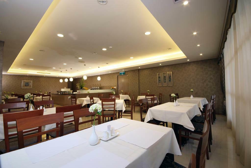 Green World Triple Beds Taipei Exterior photo