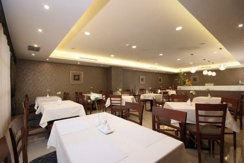Green World Triple Beds Taipei Exterior photo